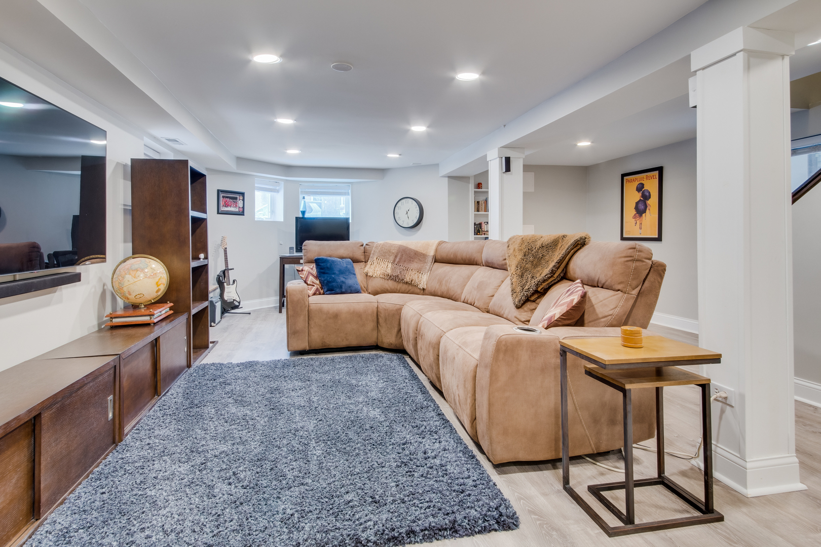 3735 N Bosworth Avenue