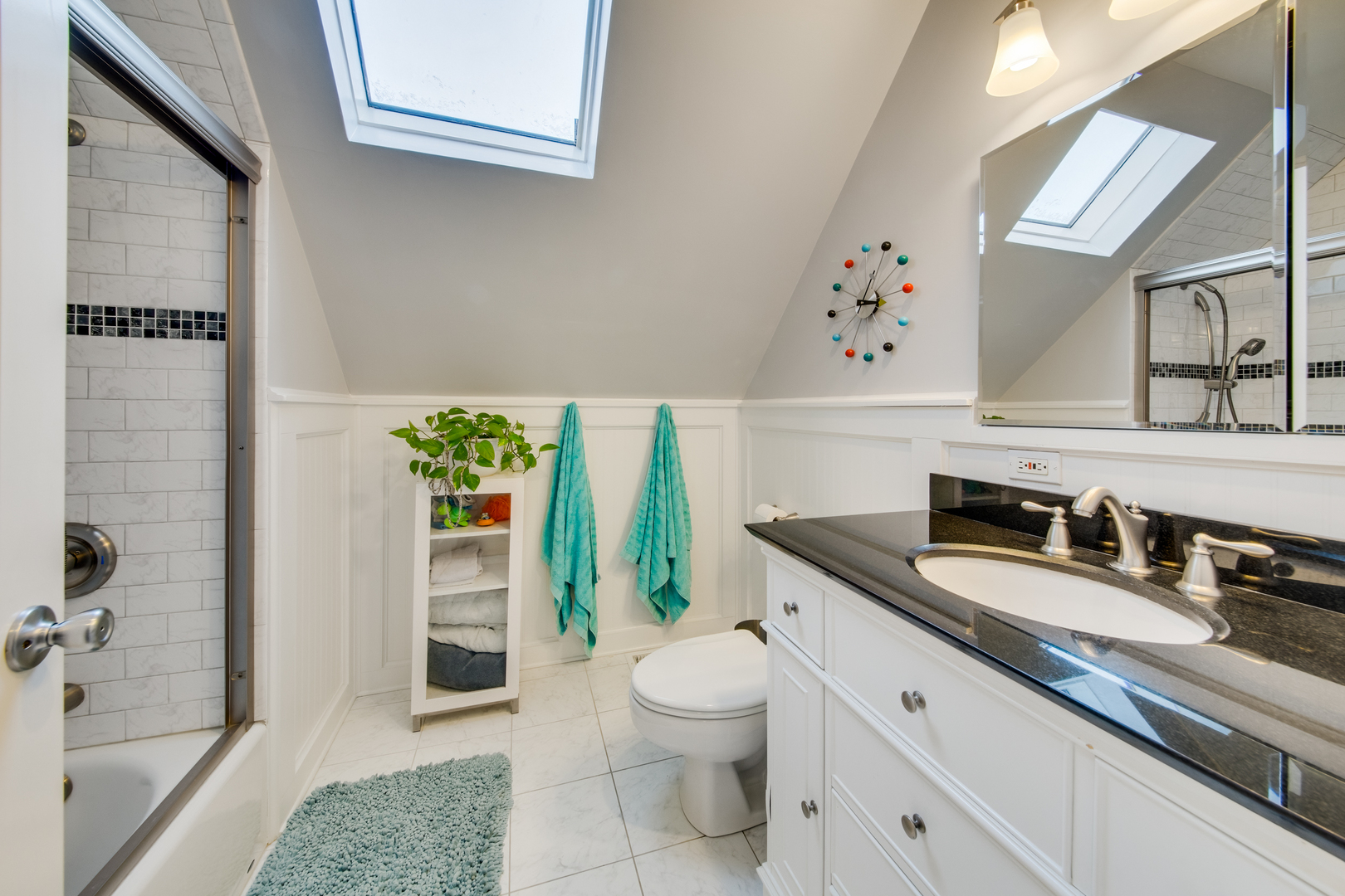 3735 N Bosworth Avenue