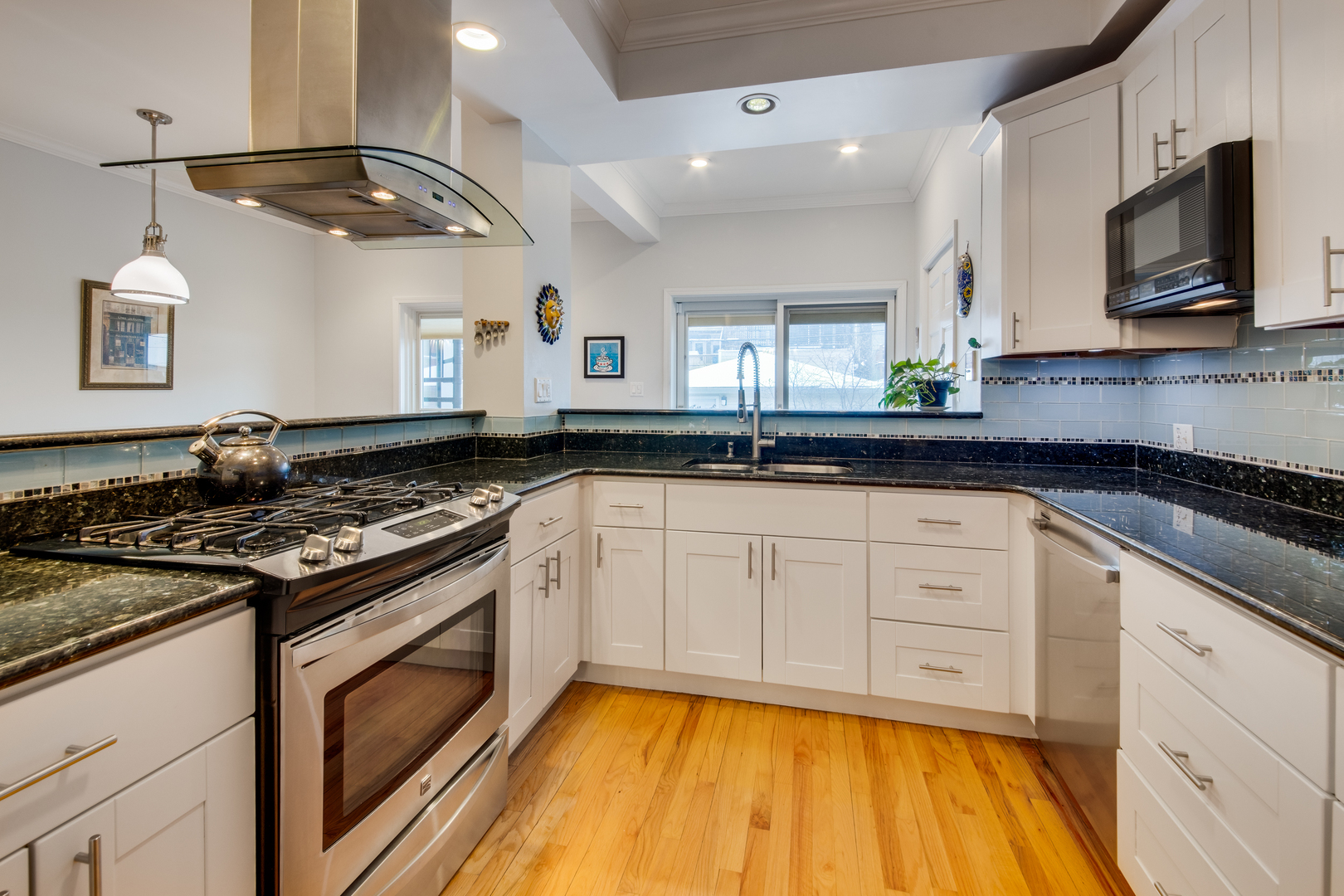 3735 N Bosworth Avenue