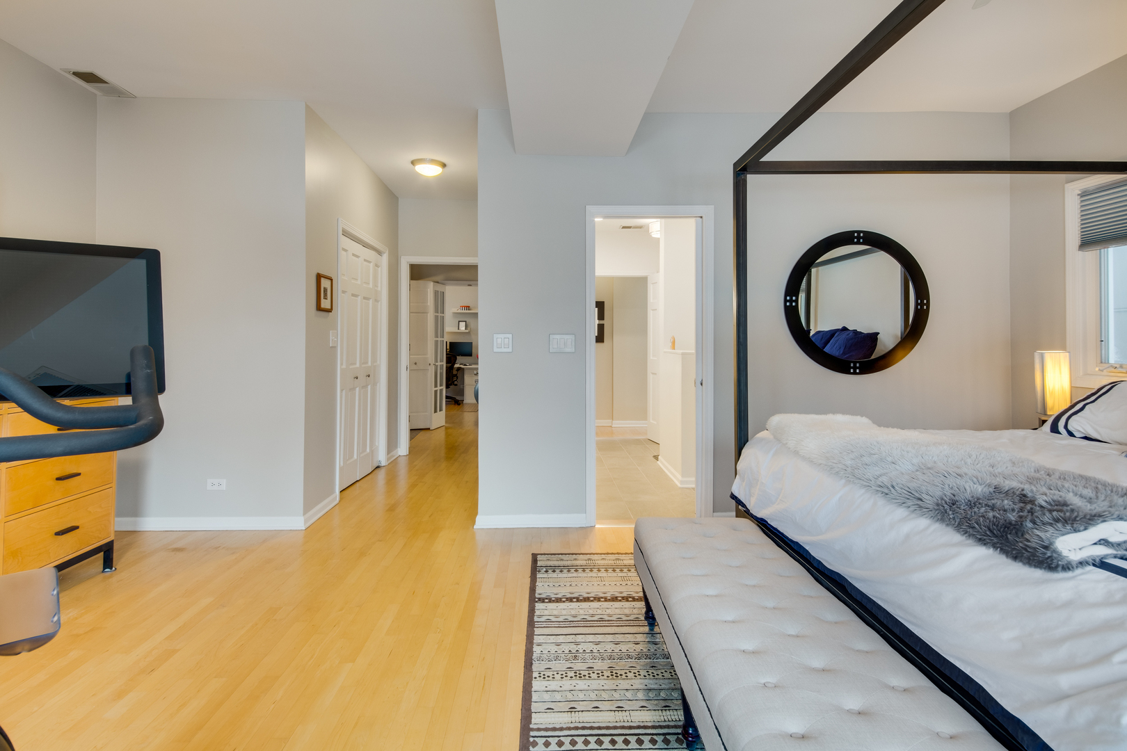 3735 N Bosworth Avenue