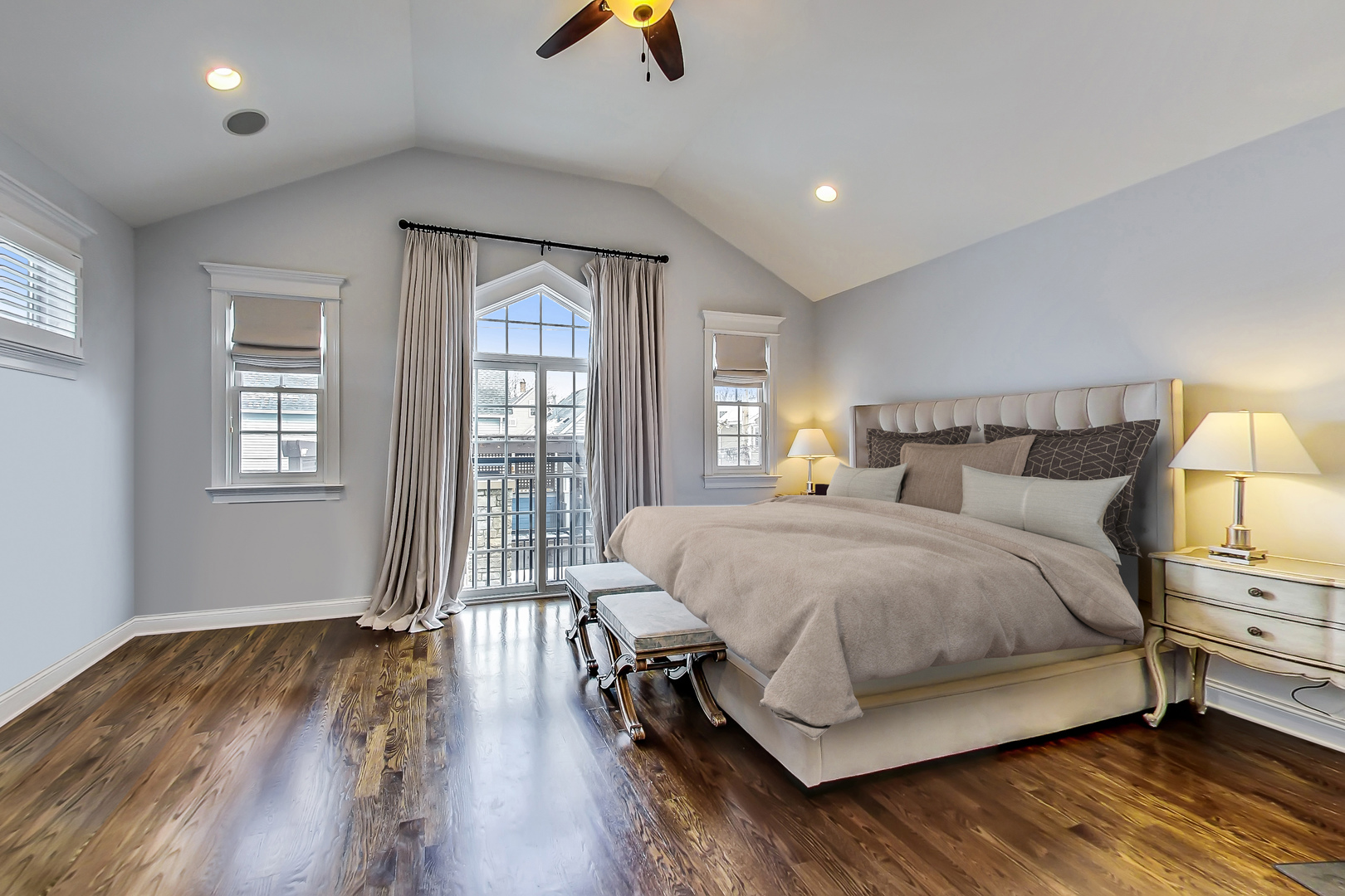 1736 W NELSON Street