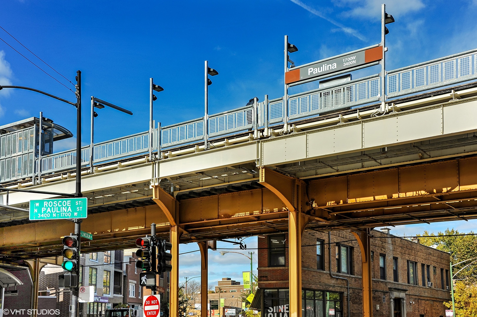 1736 W NELSON Street