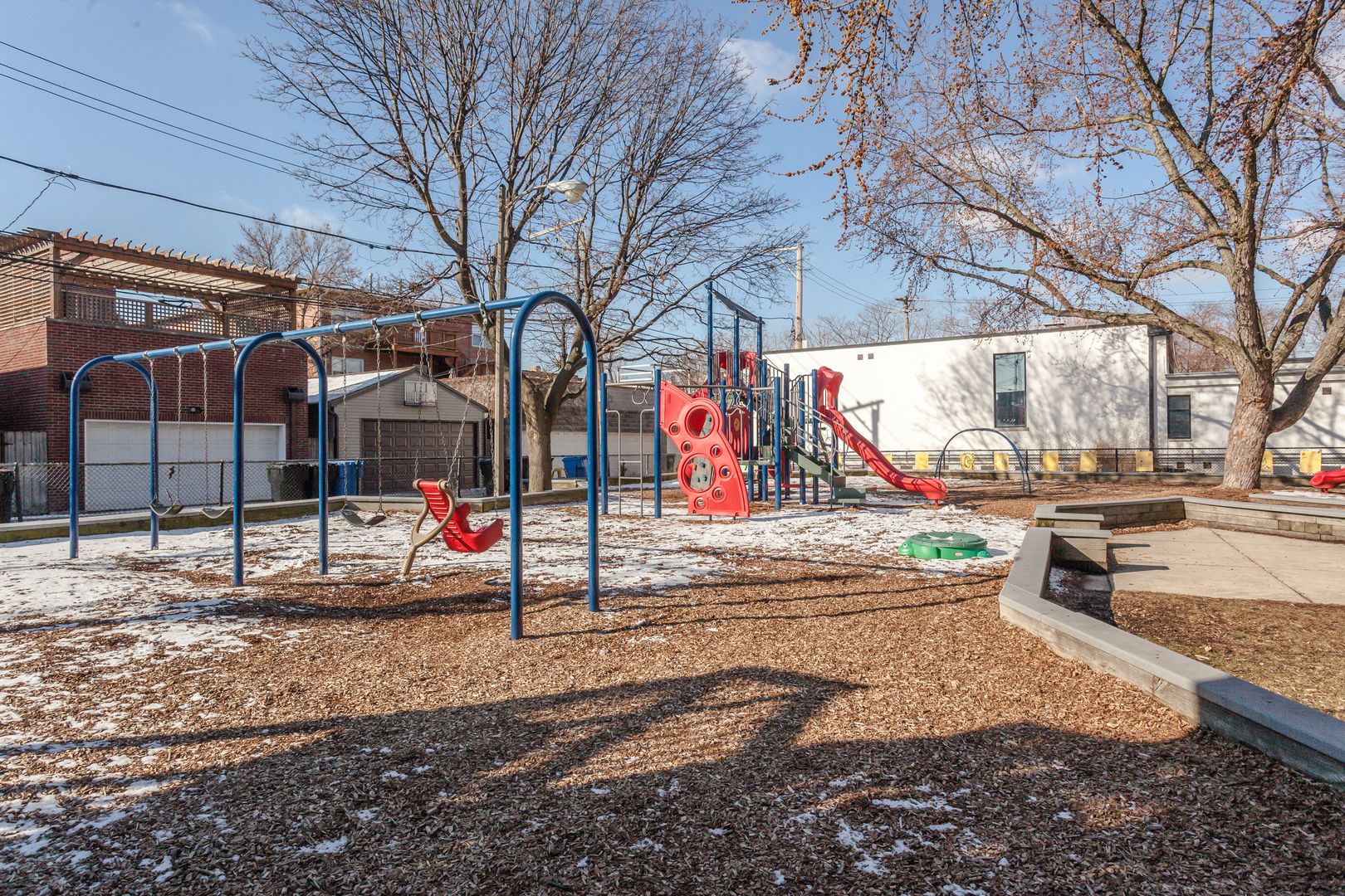 1736 W NELSON Street