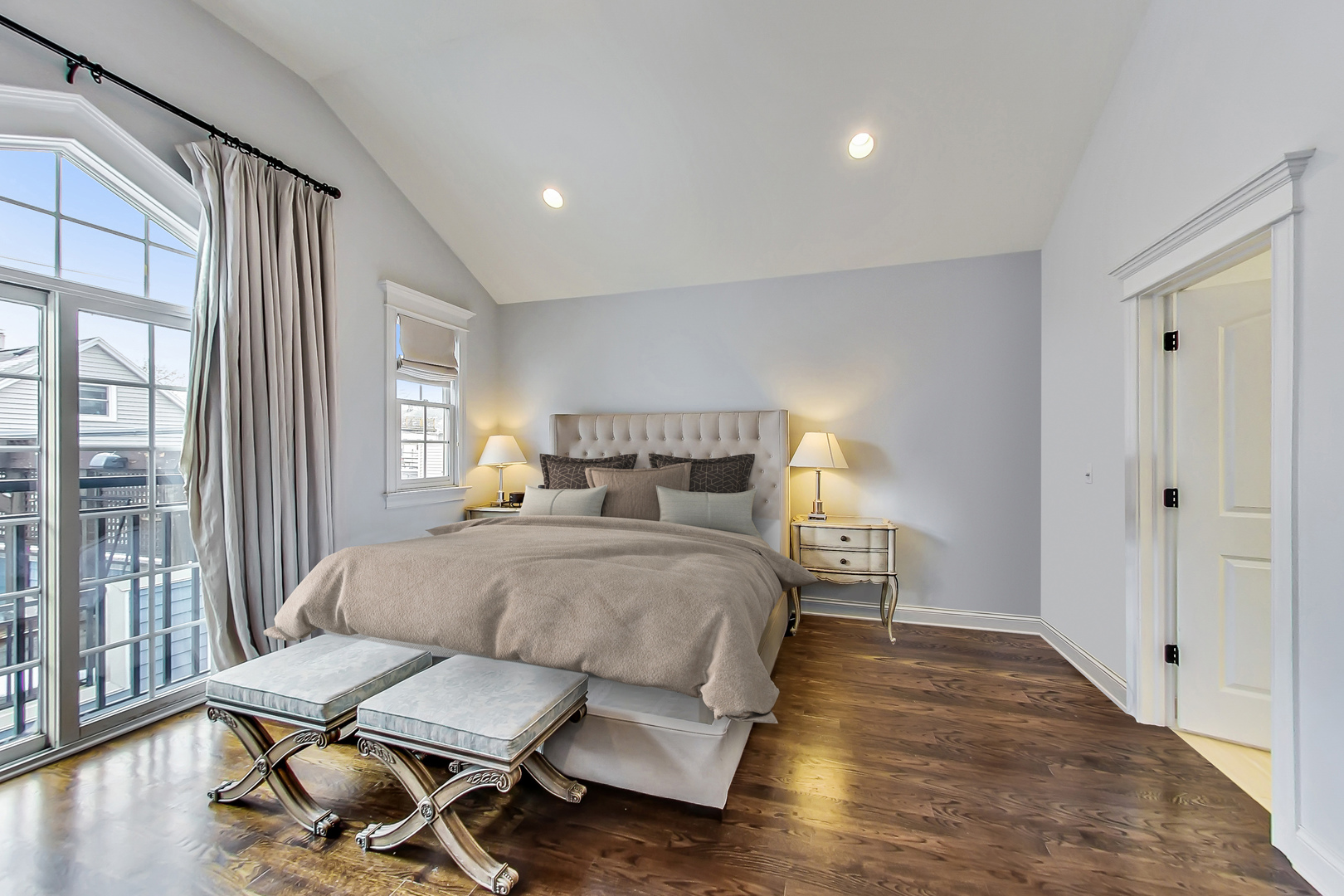 1736 W NELSON Street