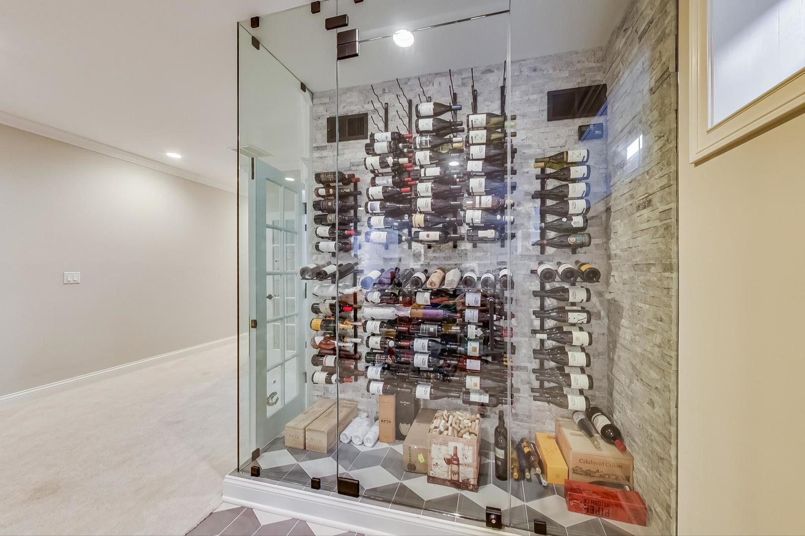 1736 W NELSON Street