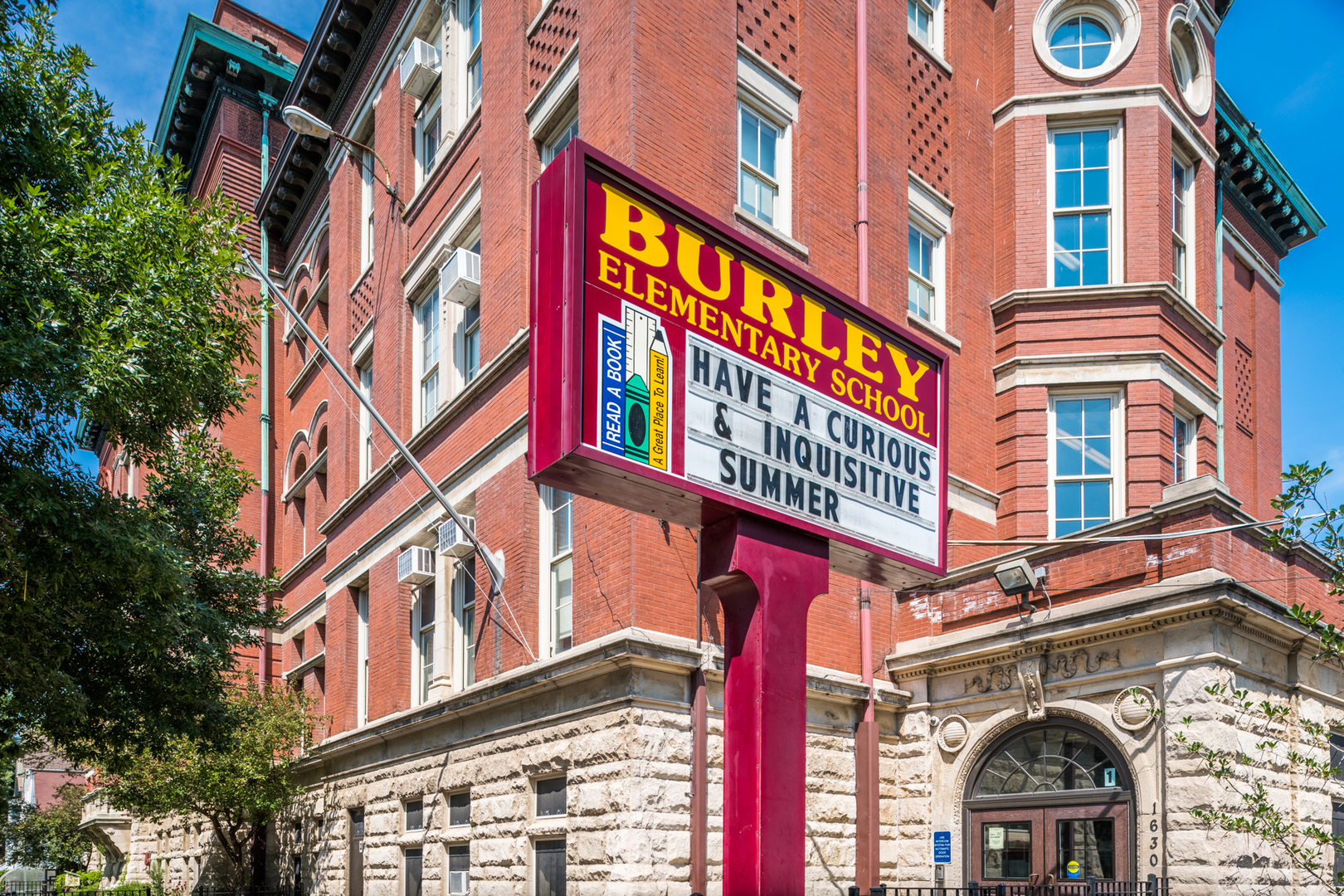 1736 W NELSON Street