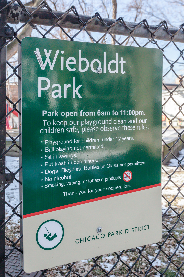 1736 W NELSON Street