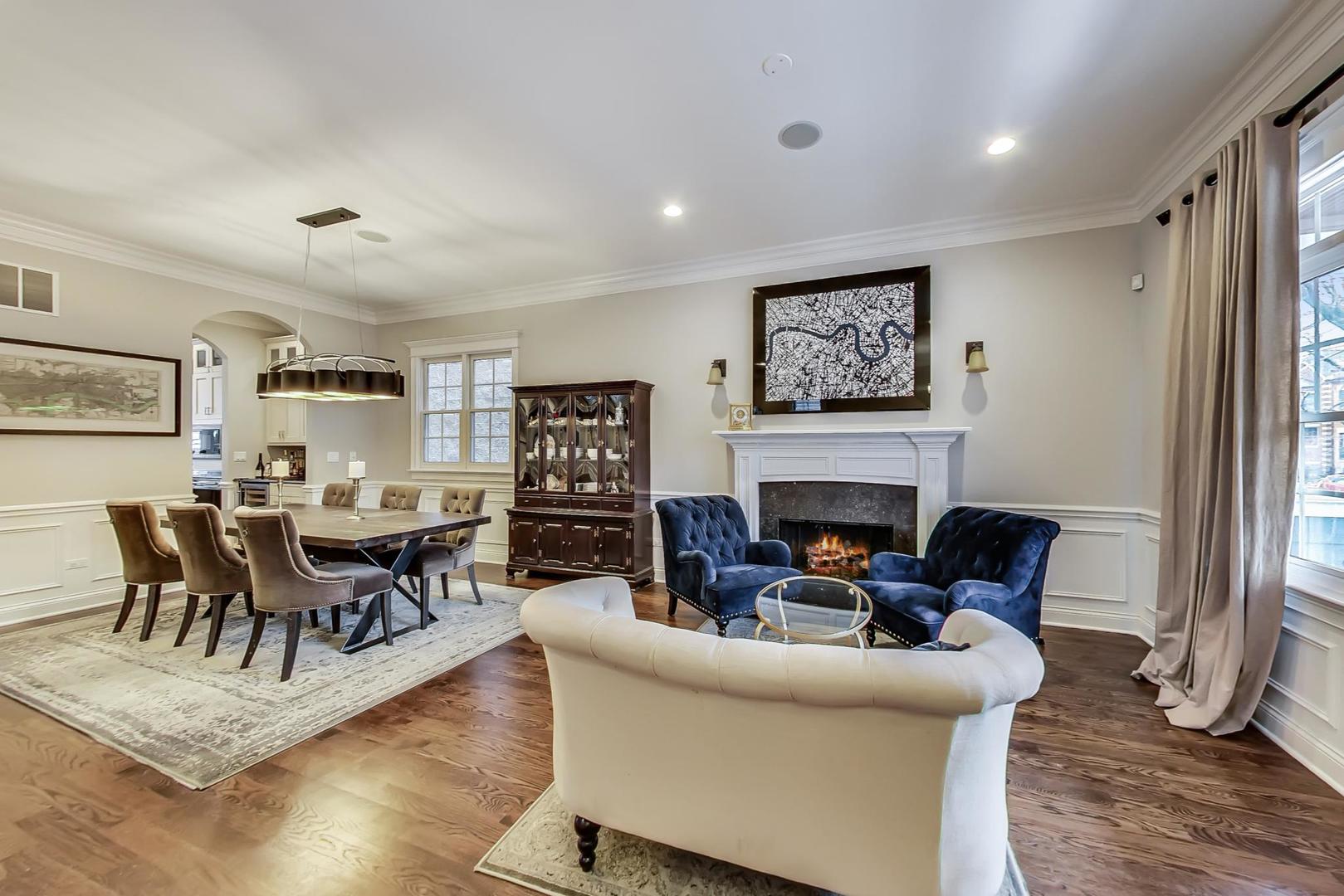 1736 W NELSON Street