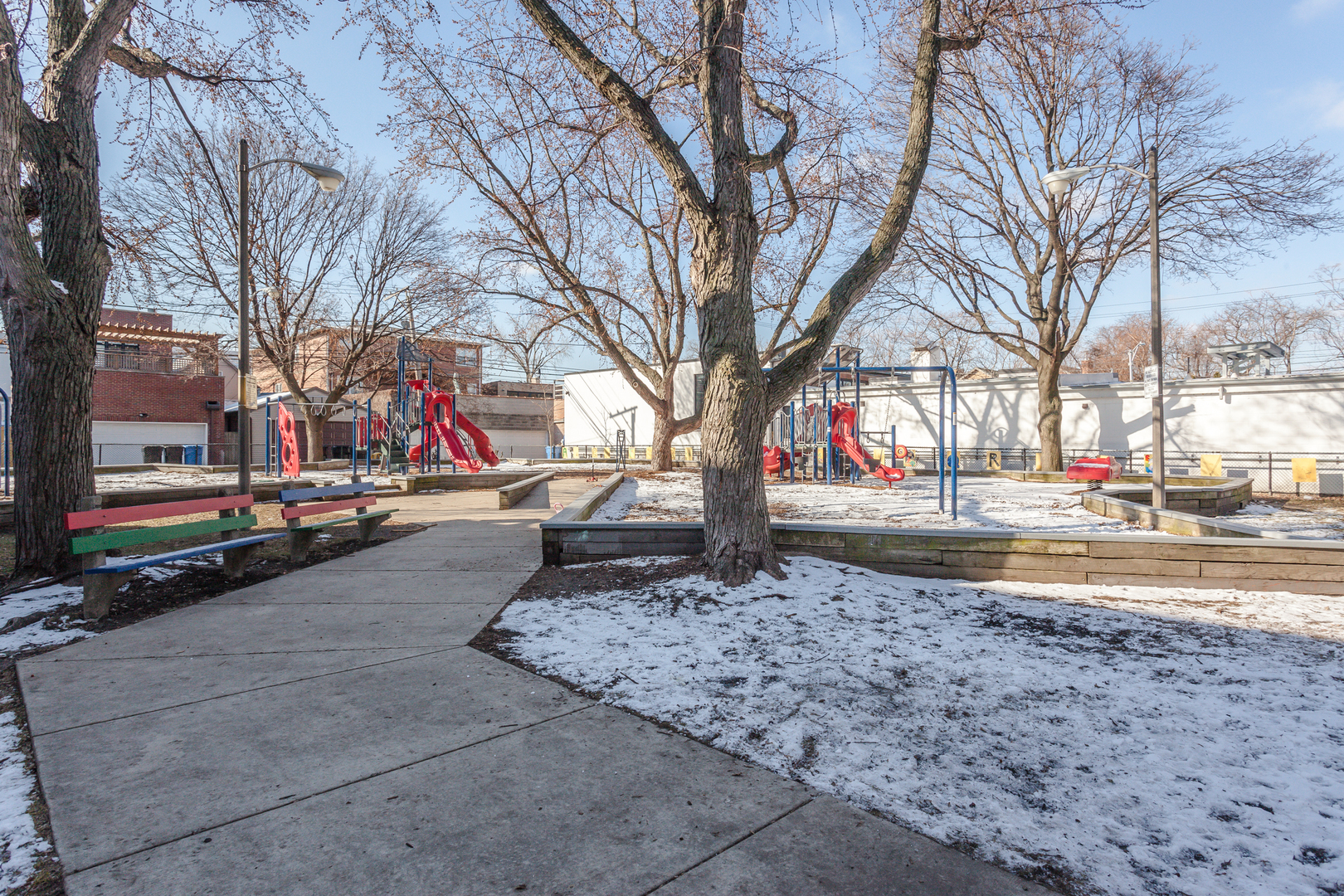 1736 W NELSON Street