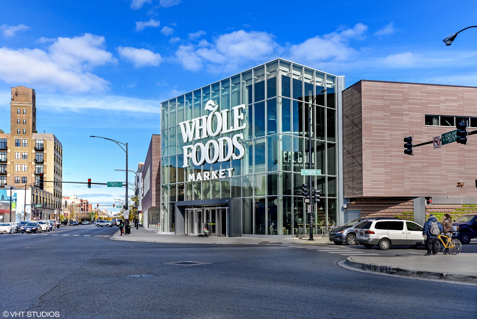 1736 W NELSON Street