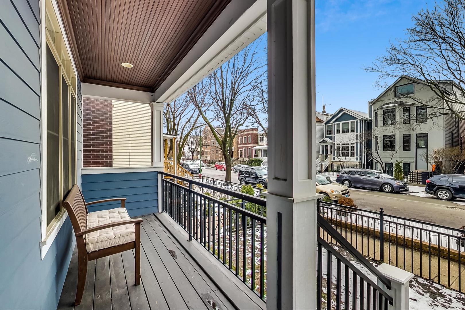 1736 W NELSON Street