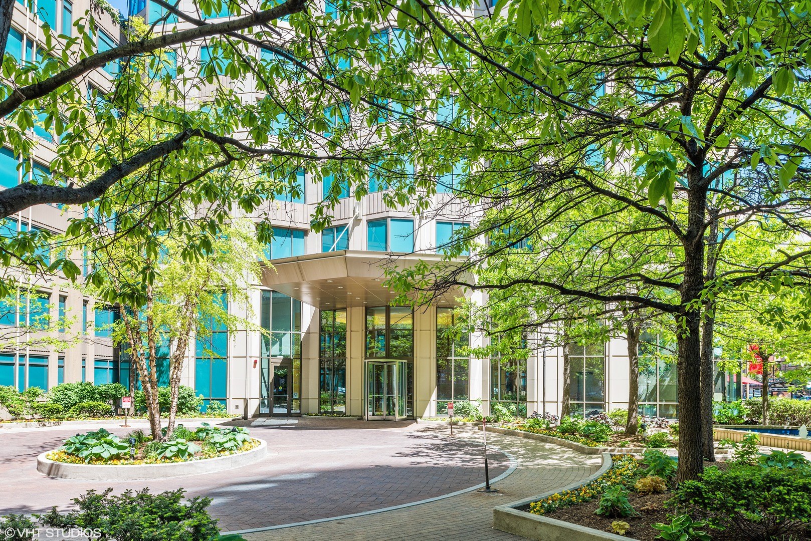 400 N LaSalle Street Unit: 4002