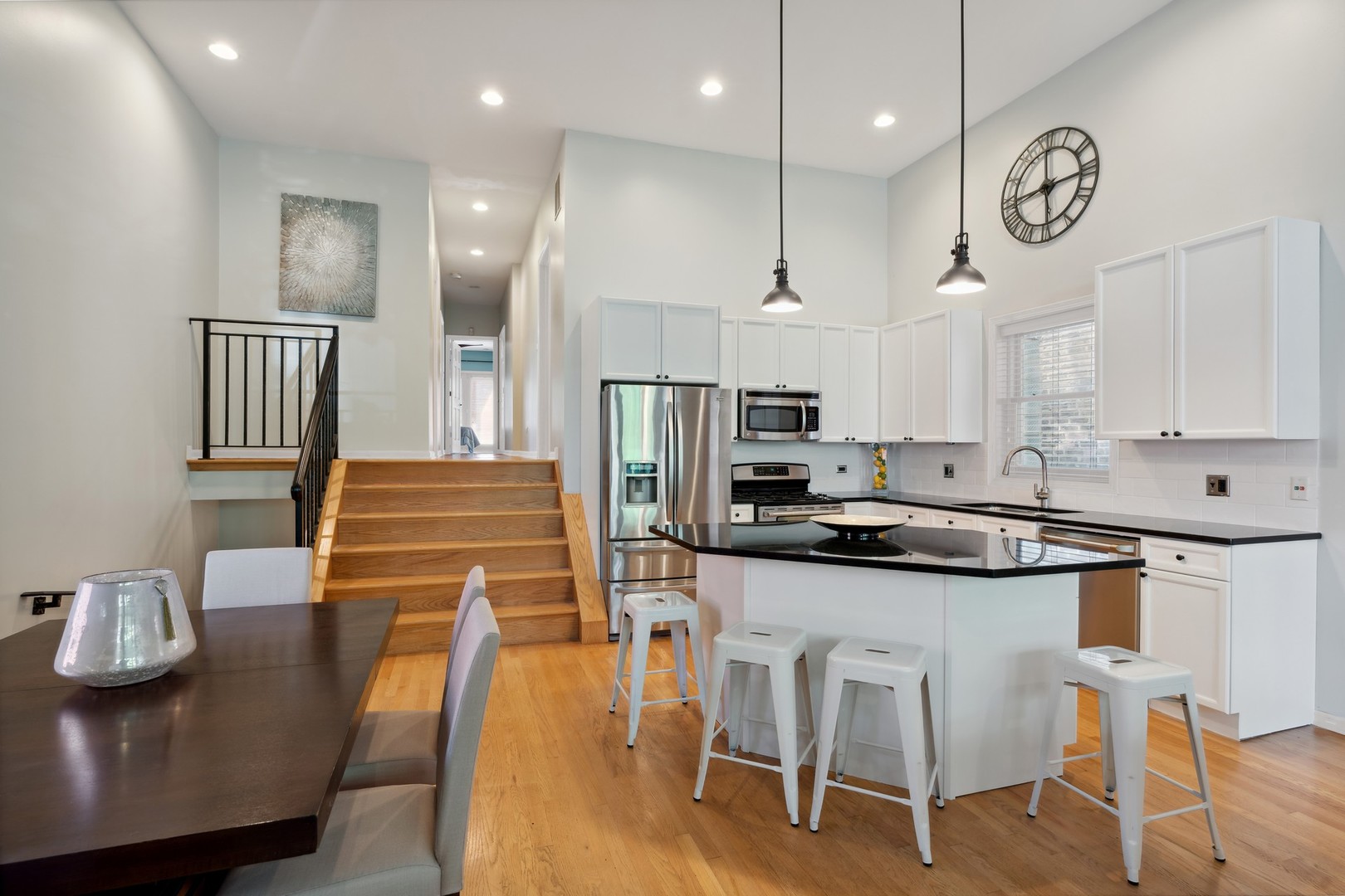 2131 W EVERGREEN Avenue Unit: 1
