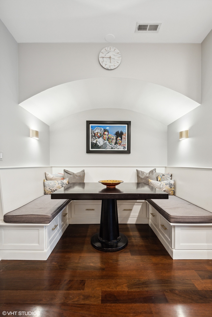 22 E Division Street Unit: 2