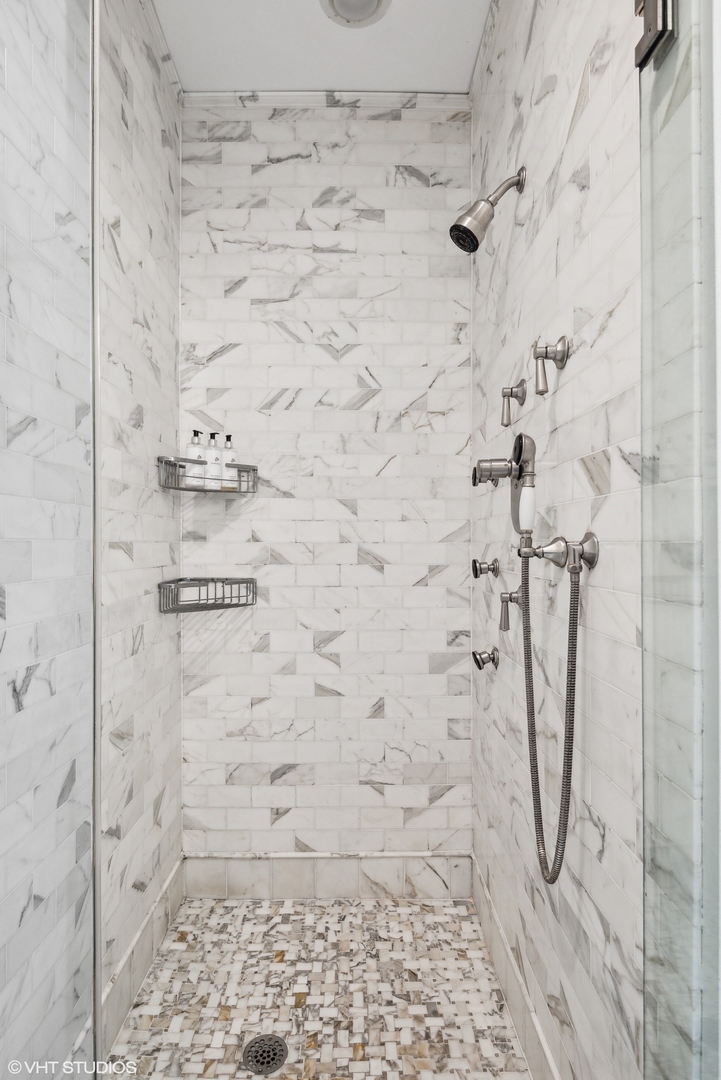 22 E Division Street Unit: 2