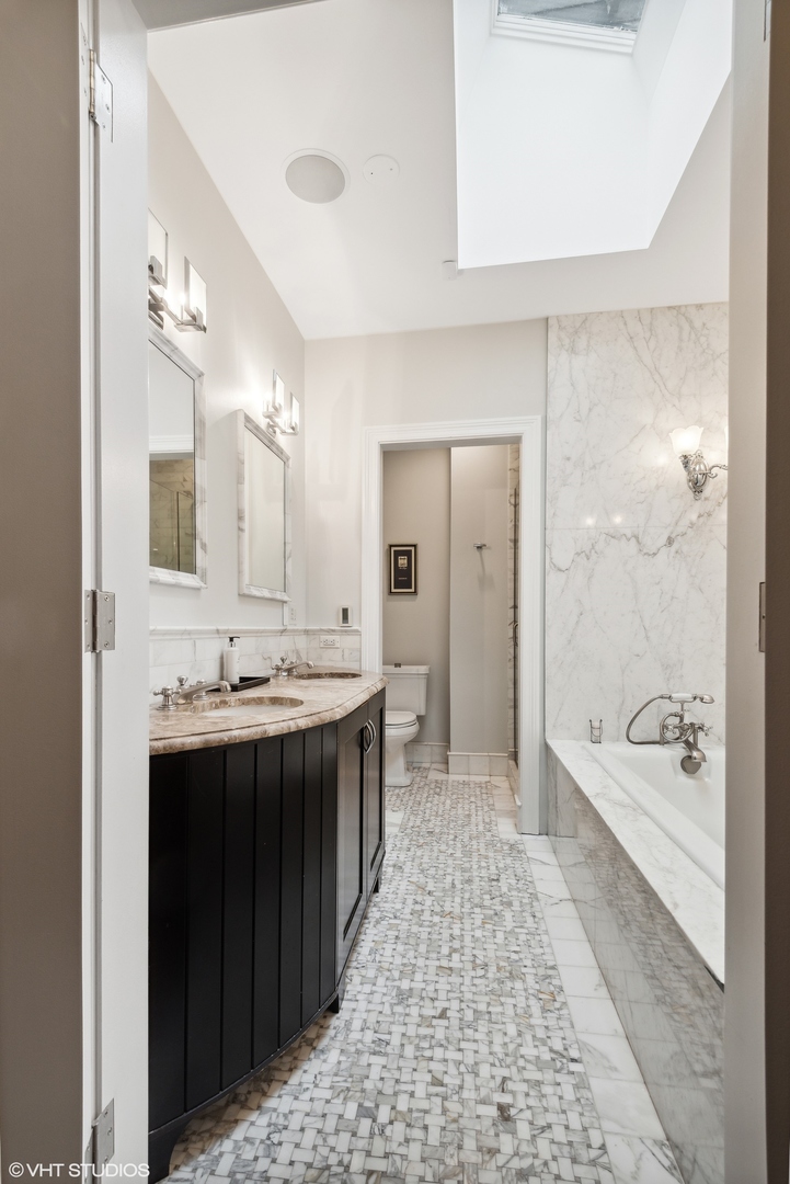 22 E Division Street Unit: 2