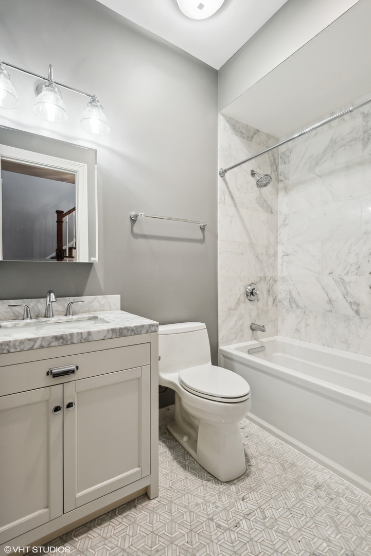 22 E Division Street Unit: 2