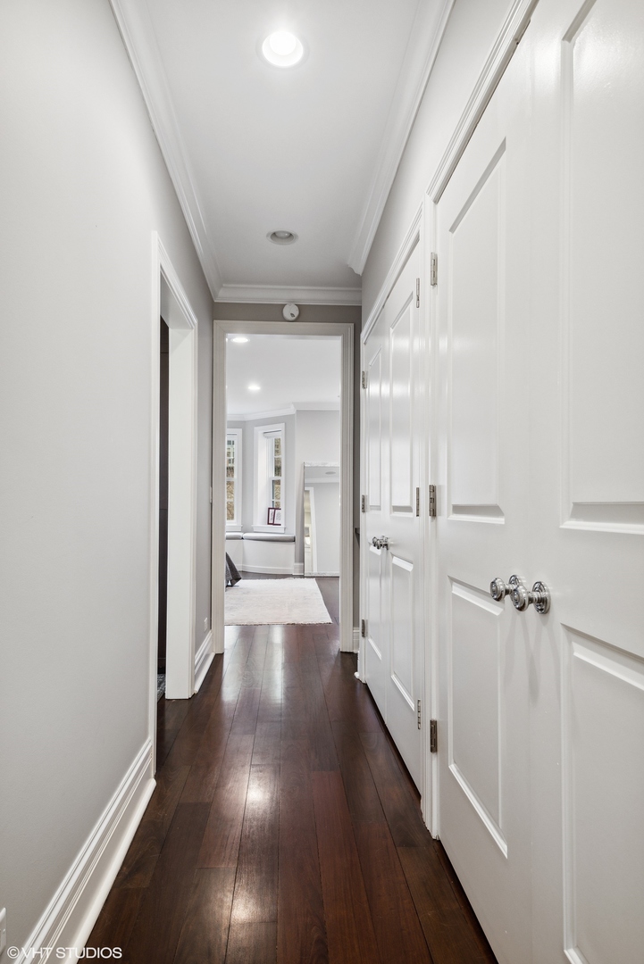 22 E Division Street Unit: 2