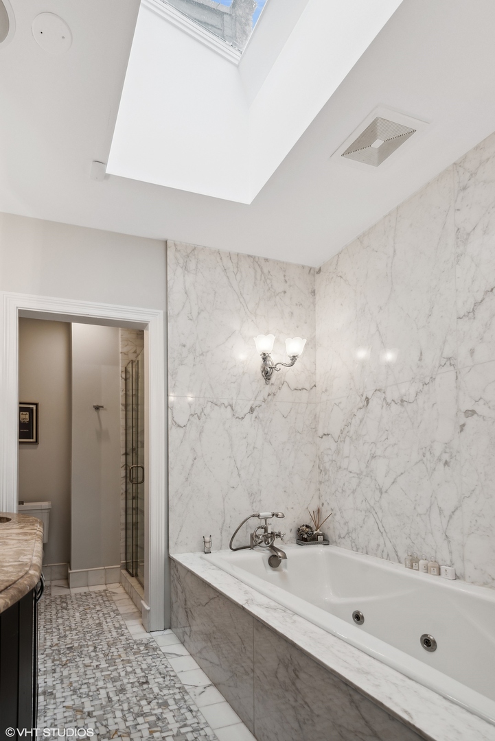 22 E Division Street Unit: 2