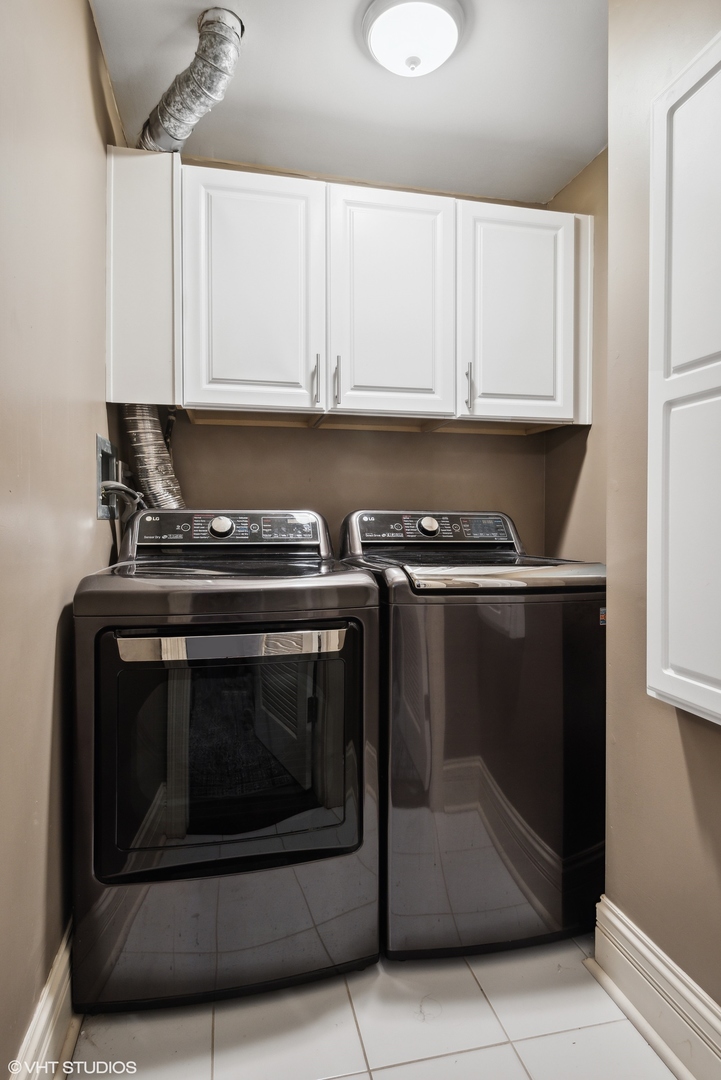 22 E Division Street Unit: 2