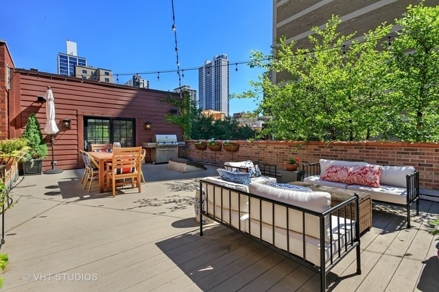 22 E Division Street Unit: 2