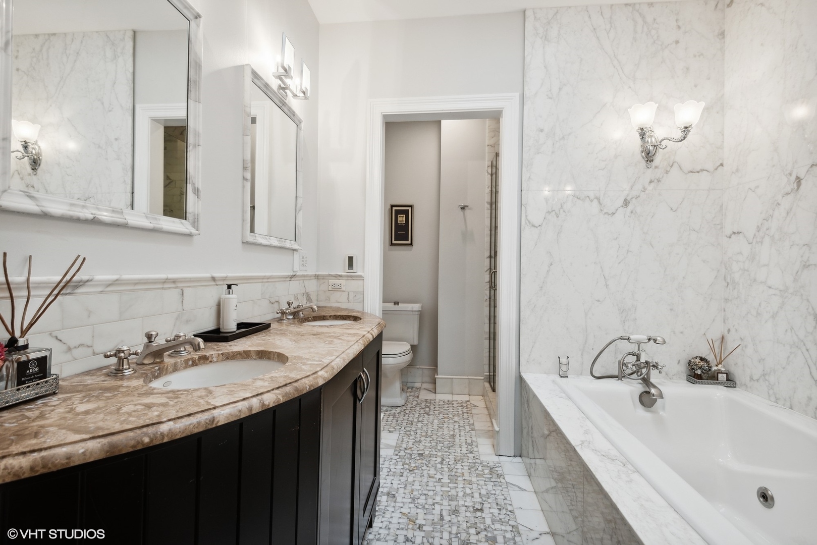 22 E Division Street Unit: 2