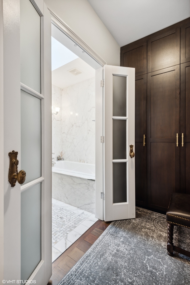 22 E Division Street Unit: 2