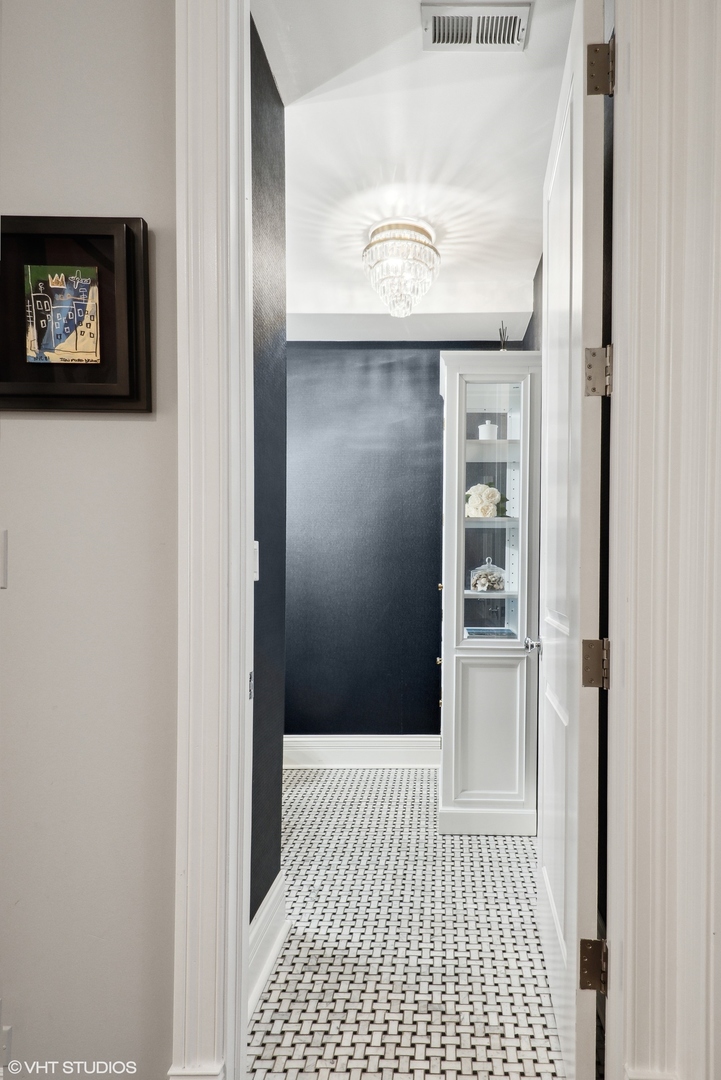 22 E Division Street Unit: 2