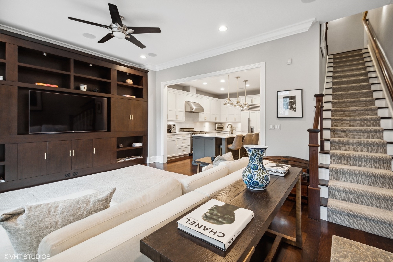 22 E Division Street Unit: 2