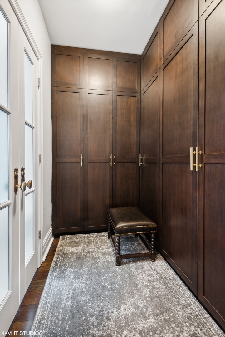 22 E Division Street Unit: 2