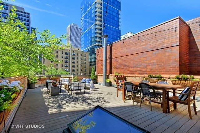 22 E Division Street Unit: 2