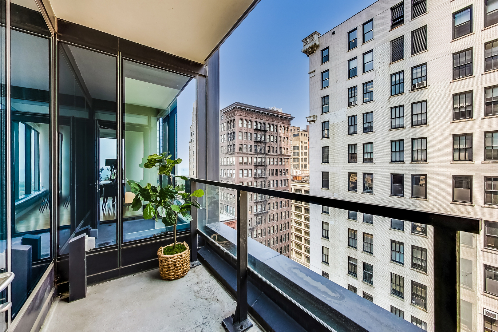 60 E Monroe Street Unit: 1707