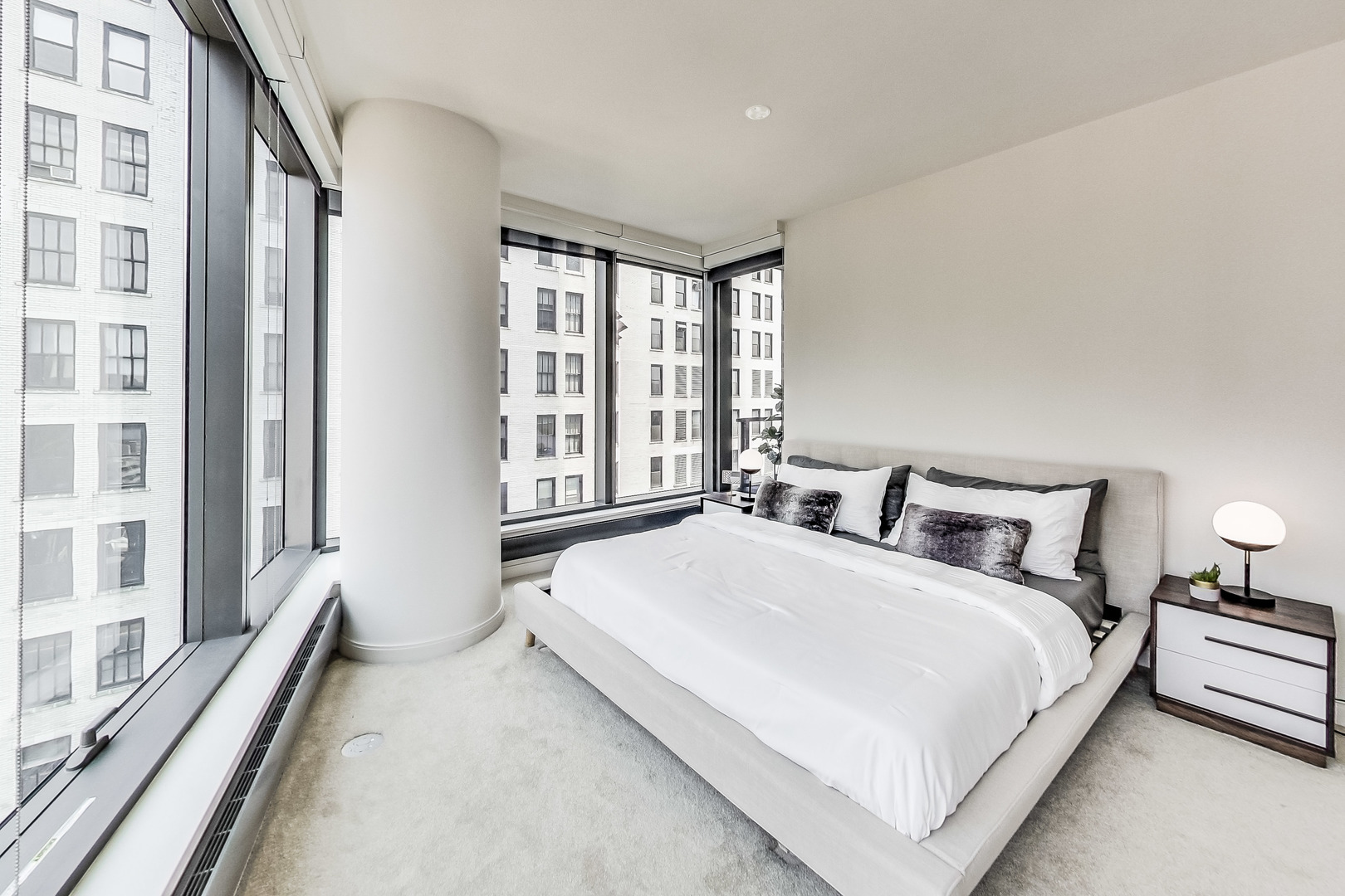 60 E Monroe Street Unit: 1707