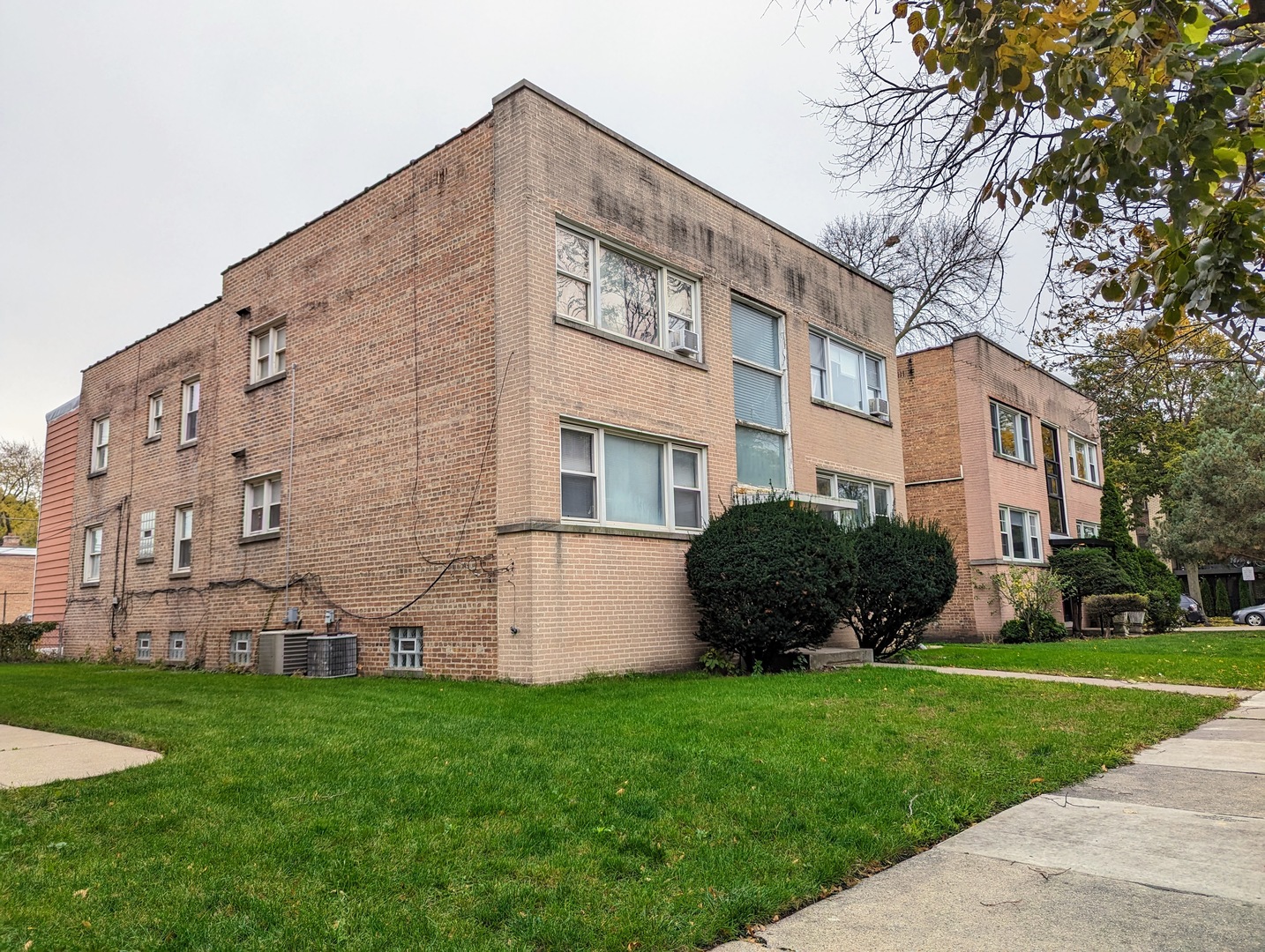 2529 W Farragut Avenue