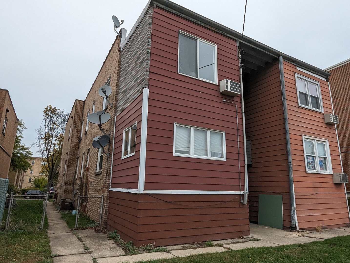 2529 W Farragut Avenue