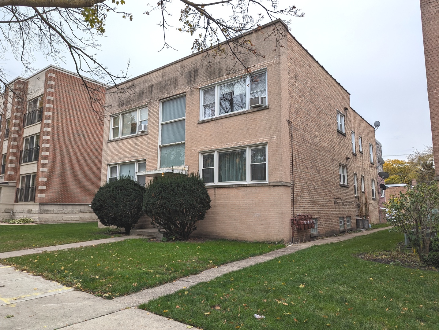 2529 W Farragut Avenue