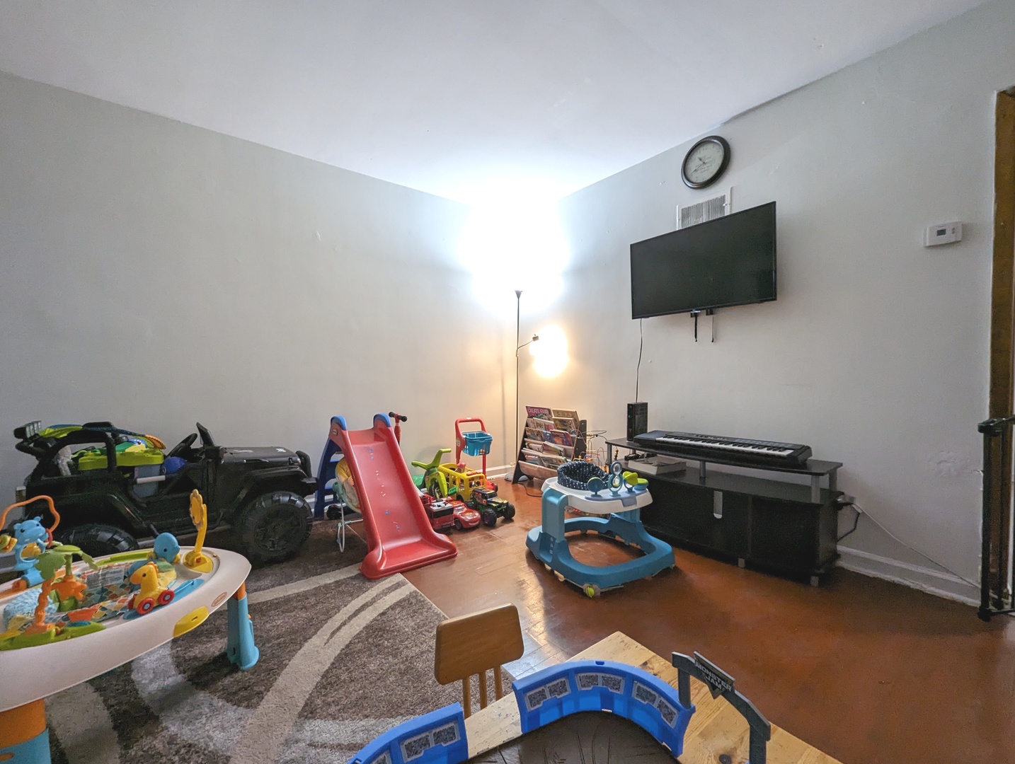 2529 W Farragut Avenue