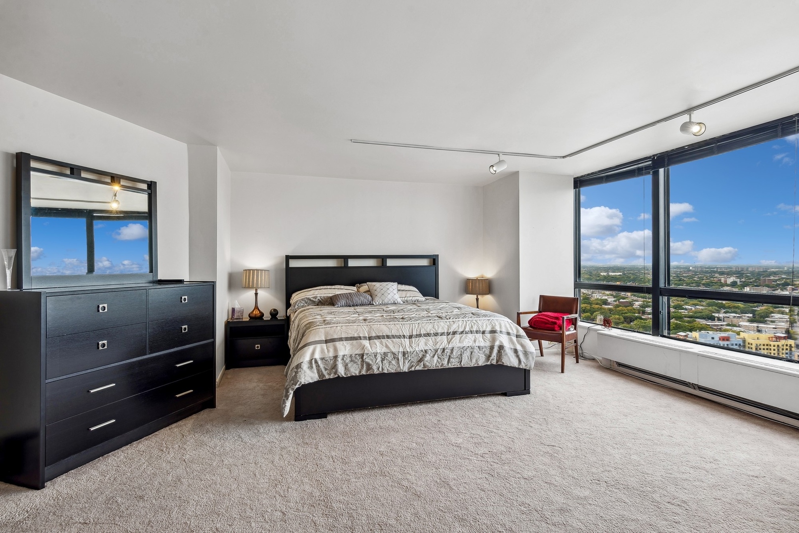 5415 N SHERIDAN Road Unit: 3811-10