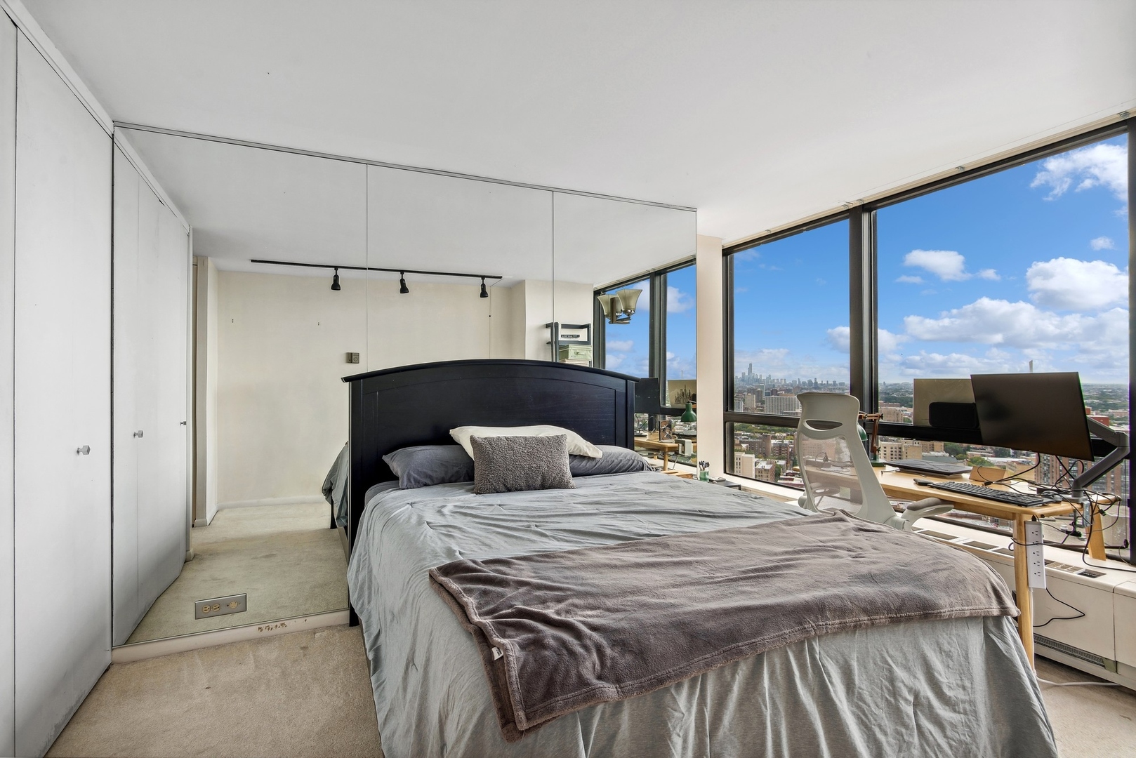 5415 N SHERIDAN Road Unit: 3811-10