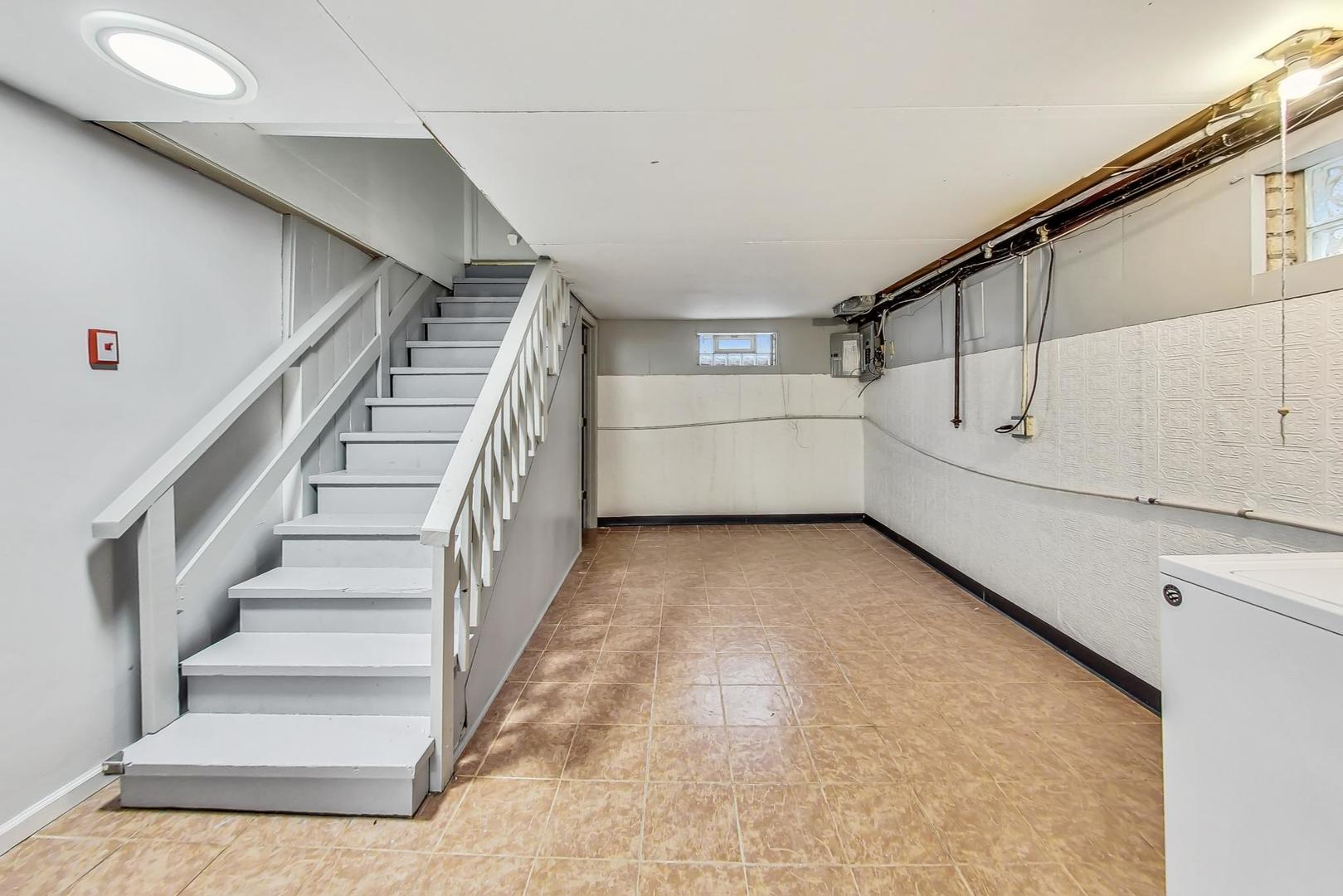 7618 W Monroe Street