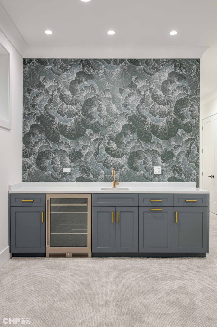 1816 W SUPERIOR Street