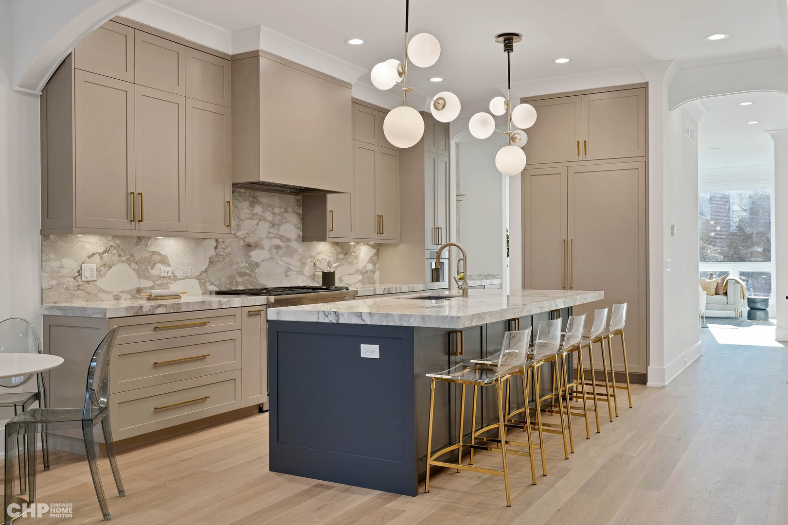 1816 W SUPERIOR Street