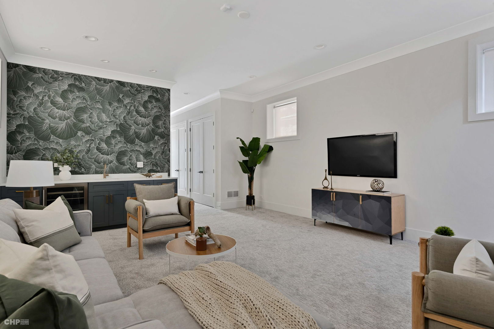 1816 W SUPERIOR Street