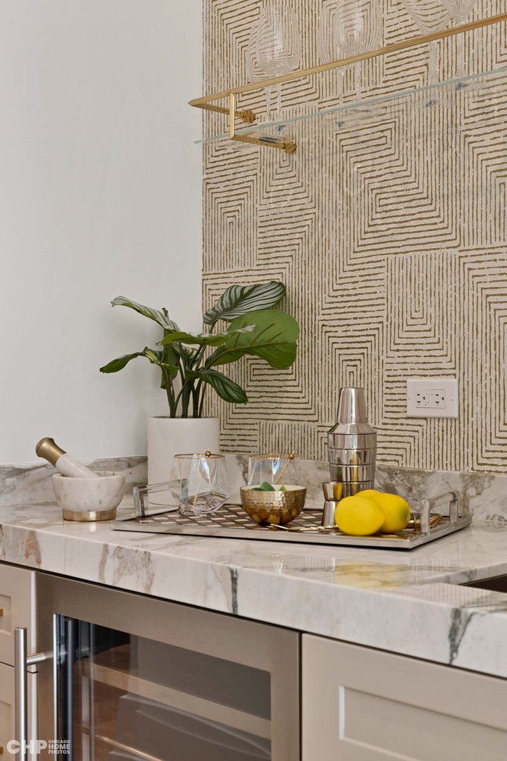 1816 W SUPERIOR Street