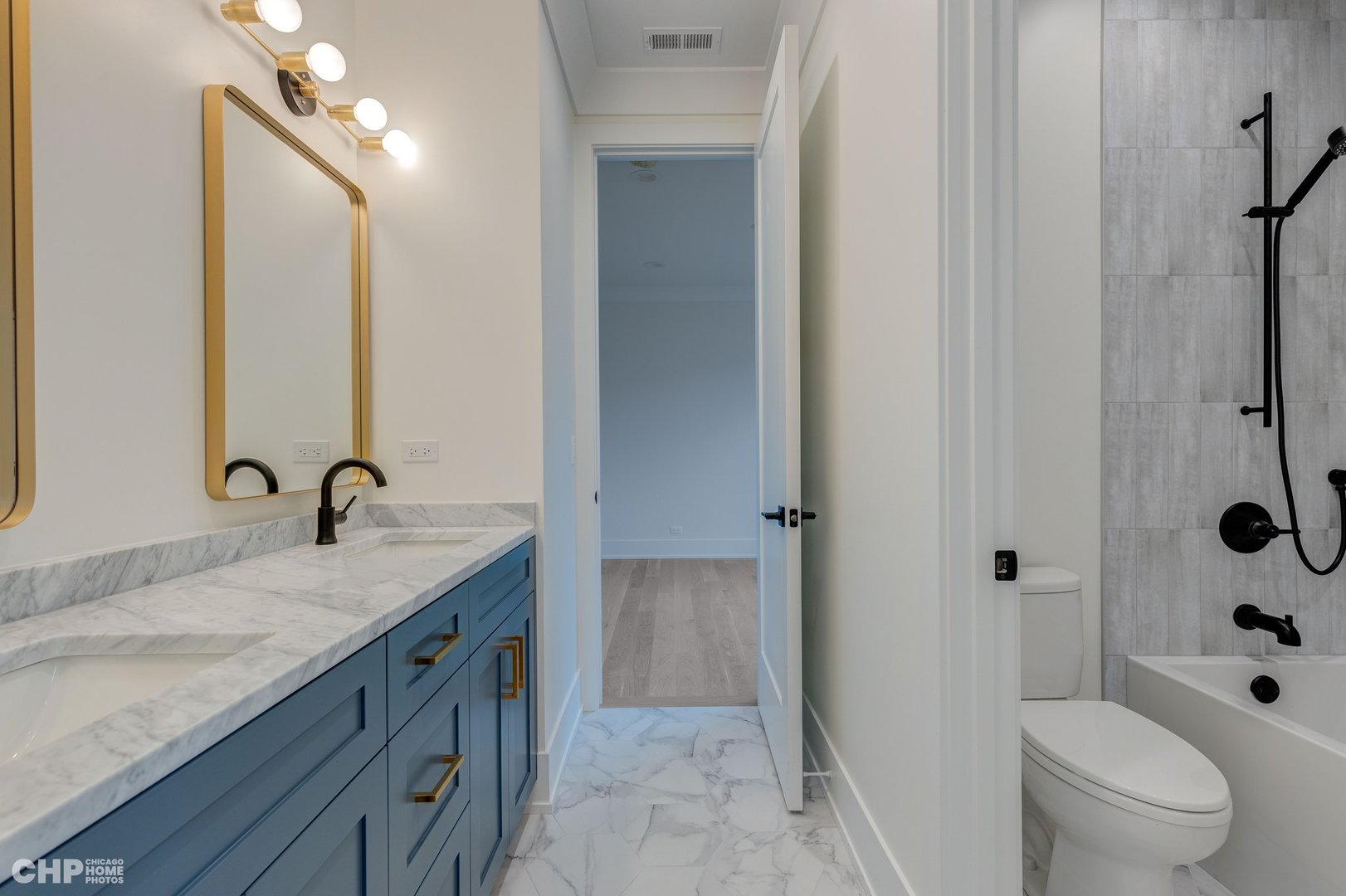 1816 W SUPERIOR Street