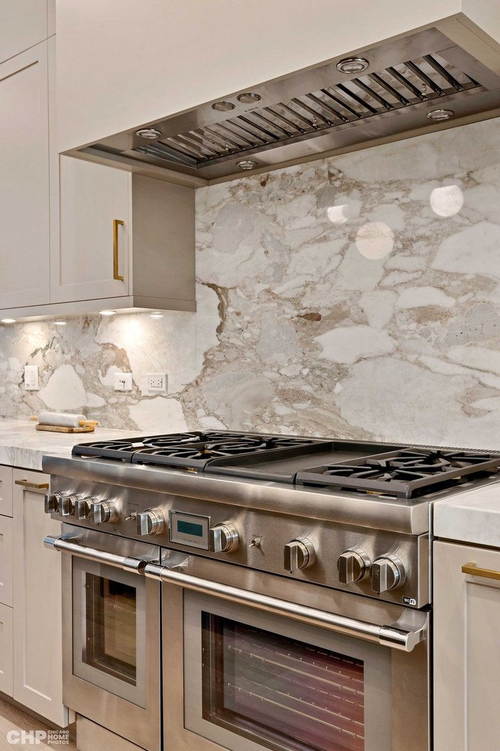 1816 W SUPERIOR Street