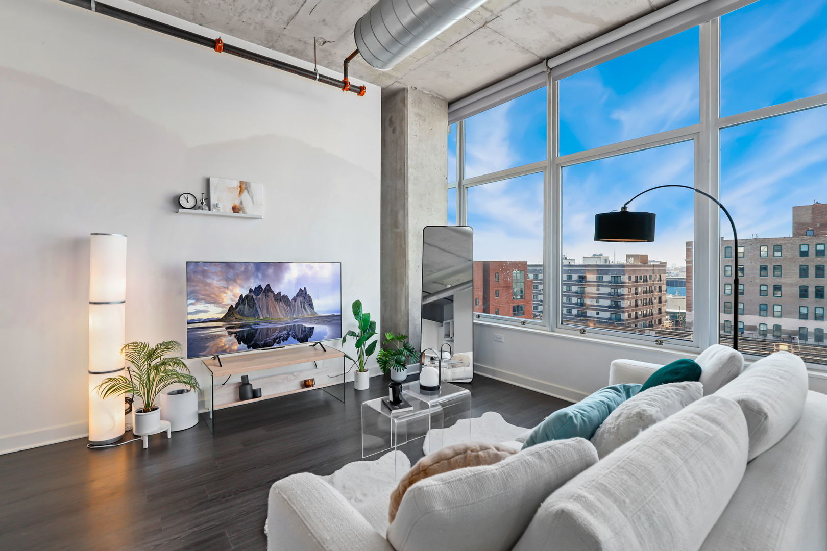 50 E 16th Street Unit: 815