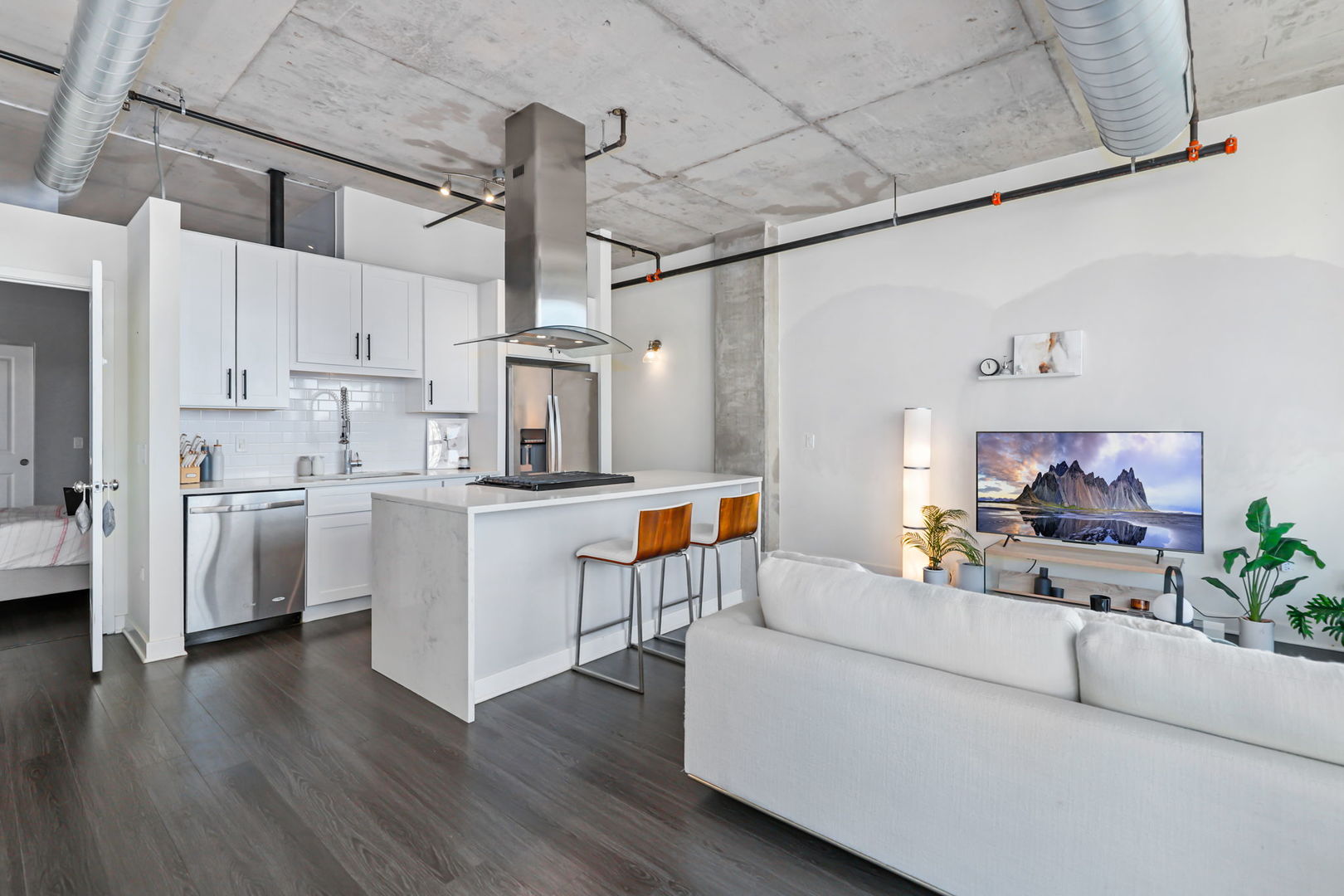 50 E 16th Street Unit: 815