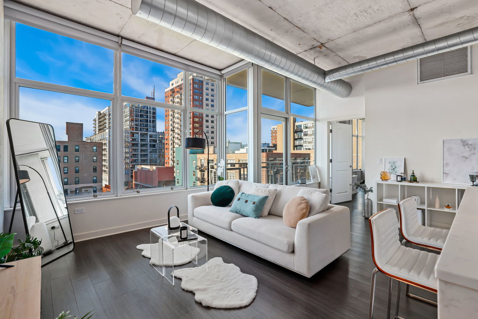 50 E 16th Street Unit: 815