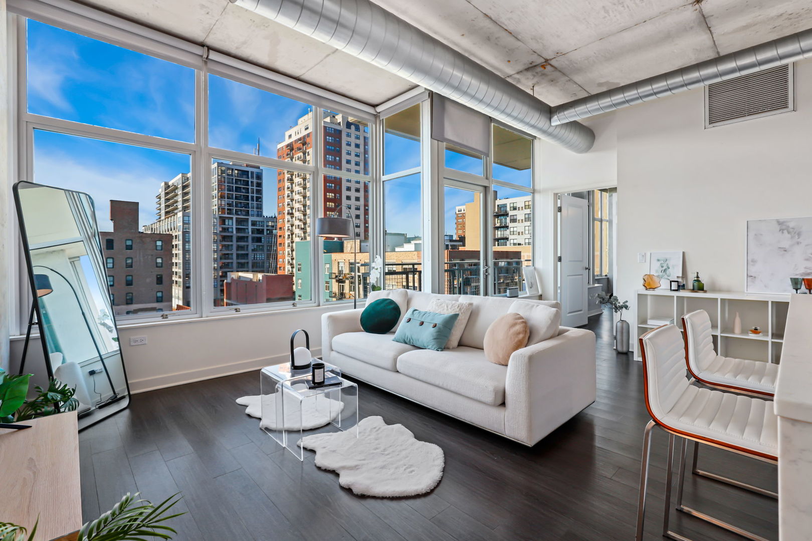 50 E 16th Street Unit: 815